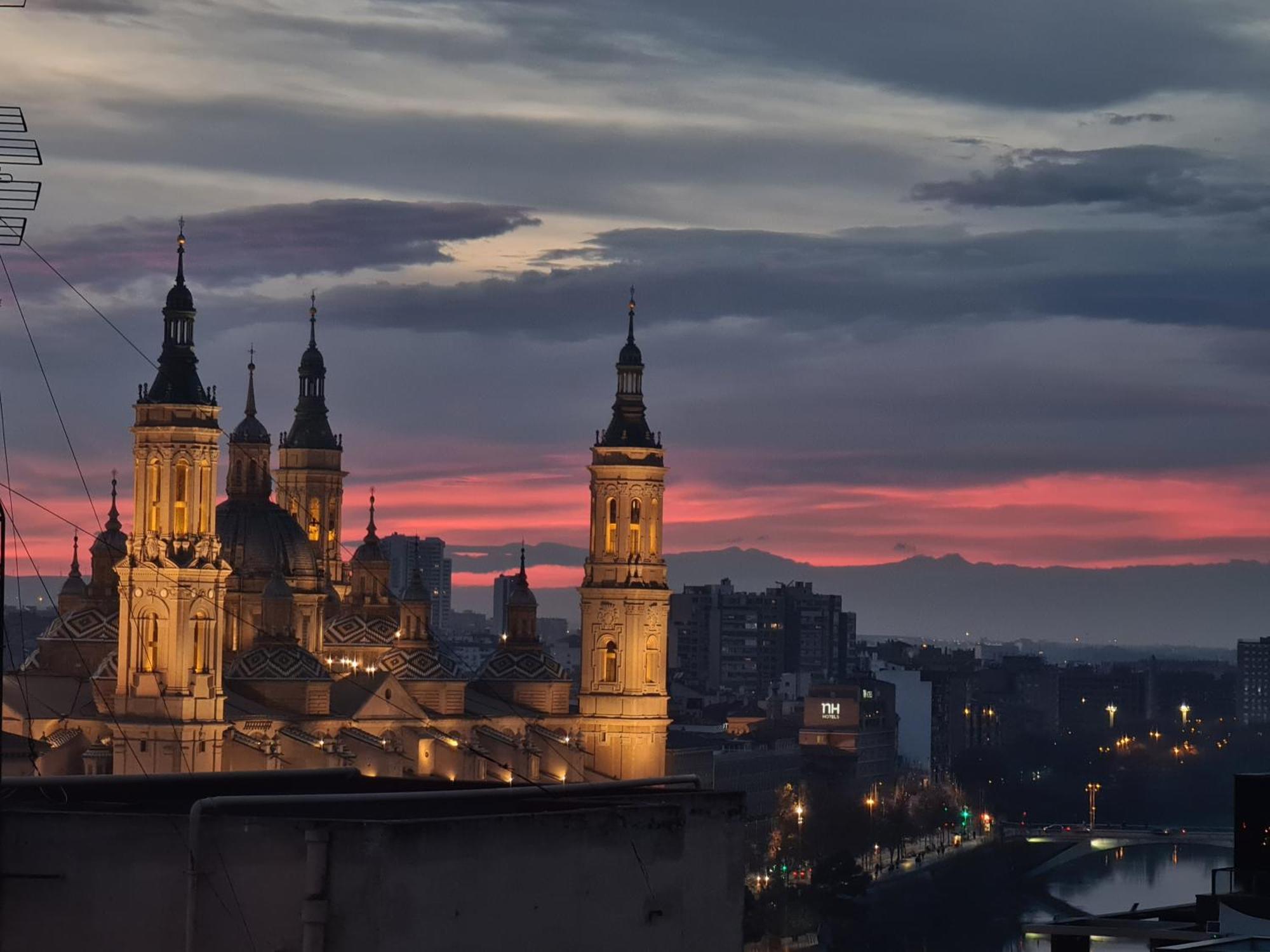 サラゴサEl Mirador Del Pilar - Parking Y Vistas A La Basilicaアパートメント エクステリア 写真